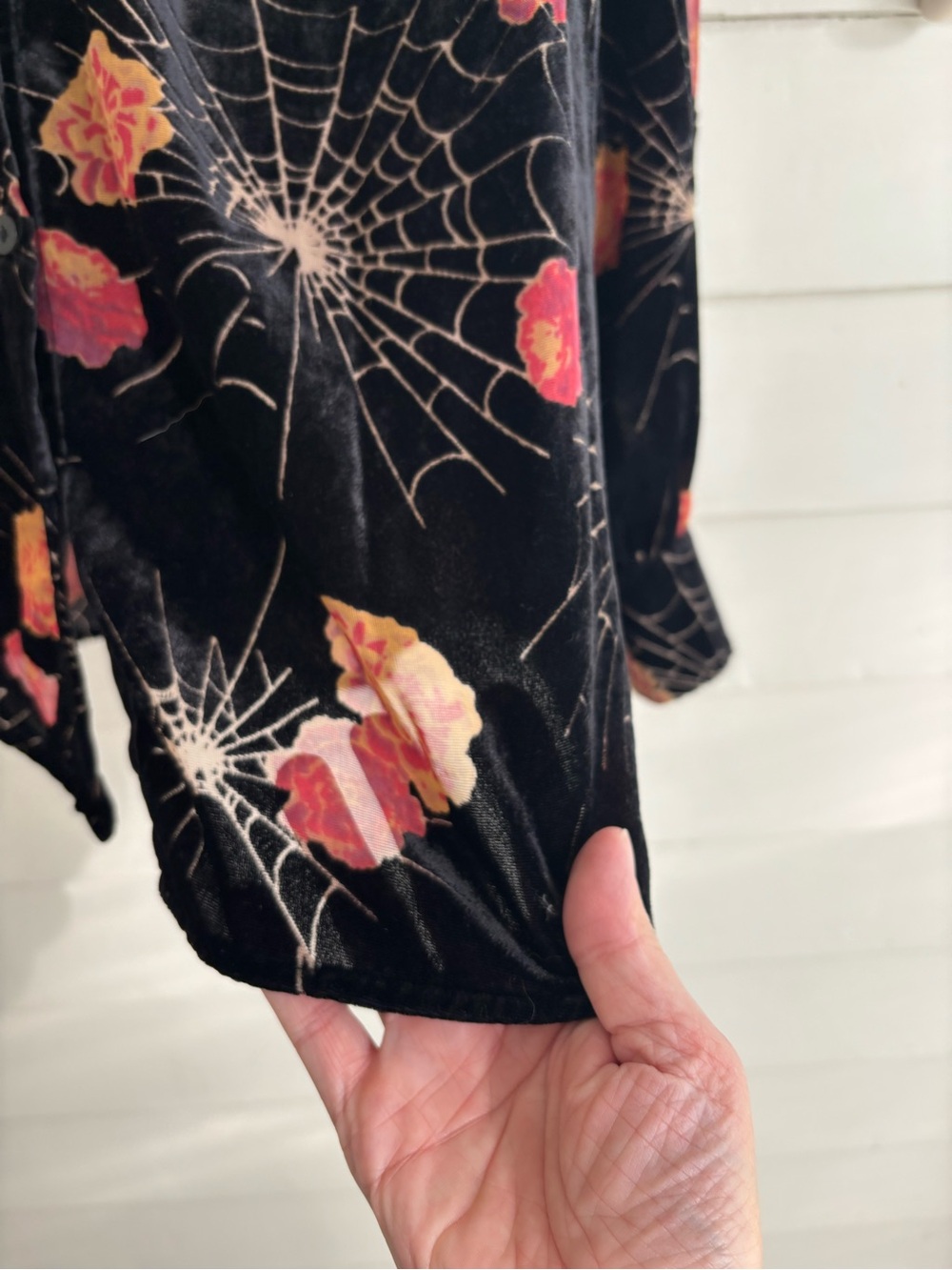 Modcloth Black Velvet Burnout Floral and Spiderweb Button Down Top Women’s 1X - Picture 9 of 16